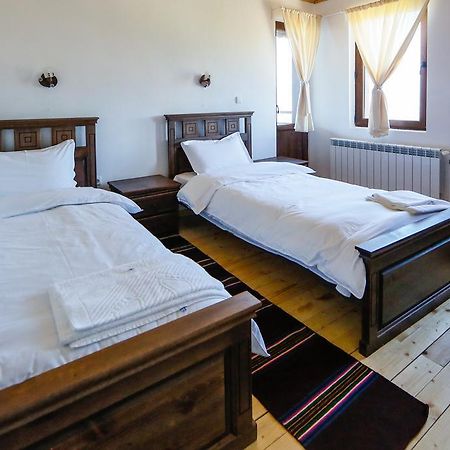 Калпаците - Kalpacite Guest Houses Skrebatno Buitenkant foto