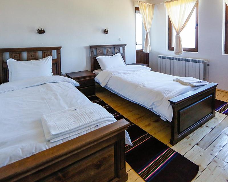 Калпаците - Kalpacite Guest Houses Skrebatno Buitenkant foto