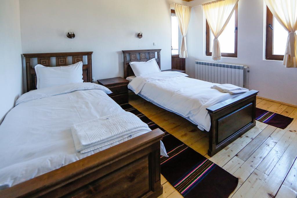 Калпаците - Kalpacite Guest Houses Skrebatno Buitenkant foto